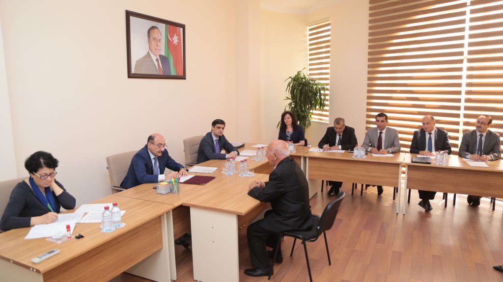 Mədəniyyət naziri Salyanda vətəndaşlarla görüşüb